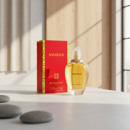 Perfume Amarige Eau de Toilette Feminino - Givenchy em ambiente elegante de lifestyle