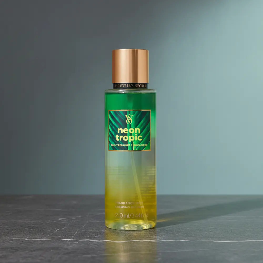 Perfume Body Splash Neon Tropic Leve Feminino - Victoria's Secret em composição de luxo com iluminação sofisticada