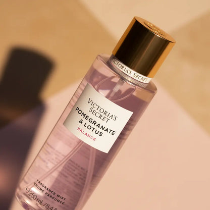 Body Splash Pomegranate & Lotus Balance Feminino - Victorias Secret - Universo do Perfume