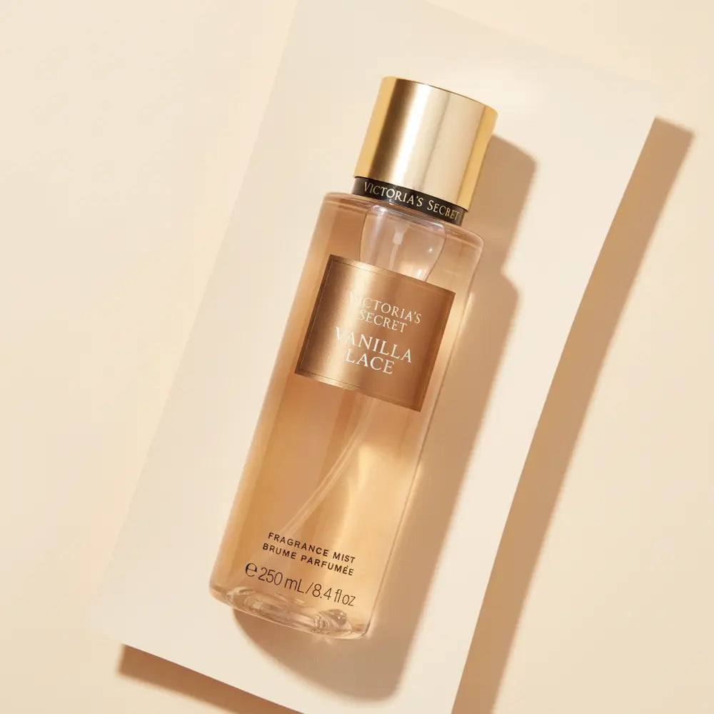 Perfume Body Splash Vanilla Lace Perfumação Corporal Feminino - Victoria's Secret em composição atmosférica com iluminação sofisticada