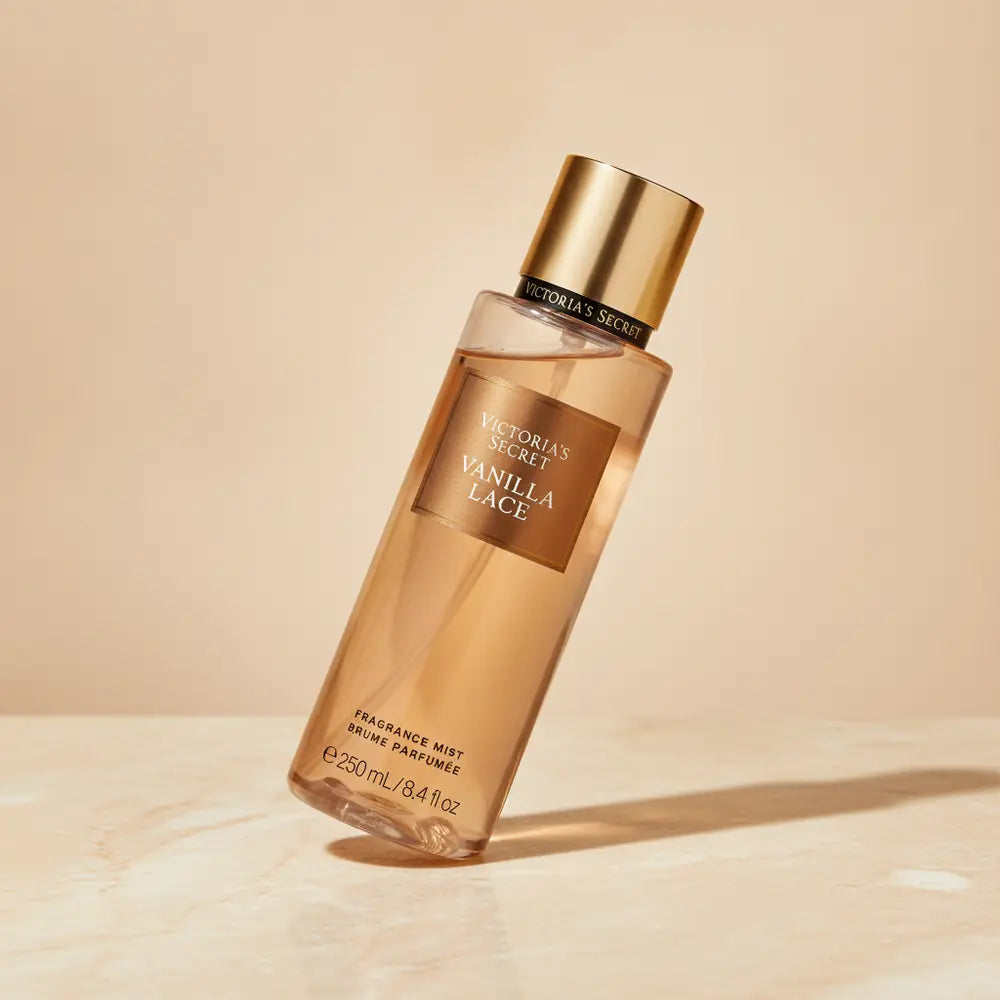 Perfume Body Splash Vanilla Lace Perfumação Corporal Feminino - Victoria's Secret em composição de luxo com iluminação sofisticada