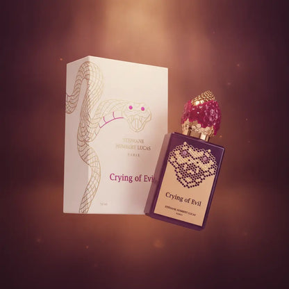 Perfume Crying of Evil Eau de Parfum Unissex - Stéphane Humbert Lucas em composição atmosférica com iluminação sofisticada