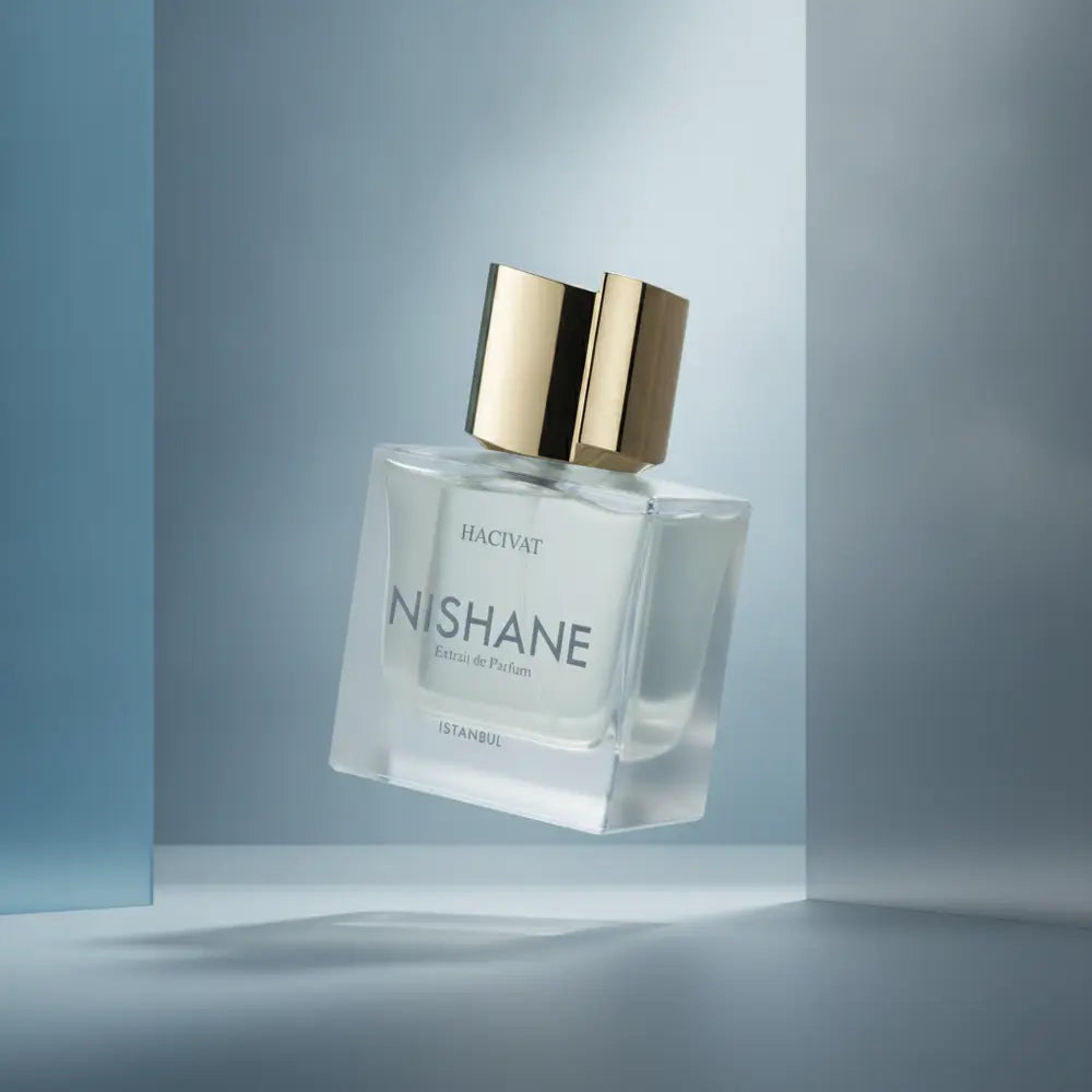Perfume Decant Hacivat Extrait de Parfum Unissex - Nishane em composição atmosférica com iluminação sofisticada