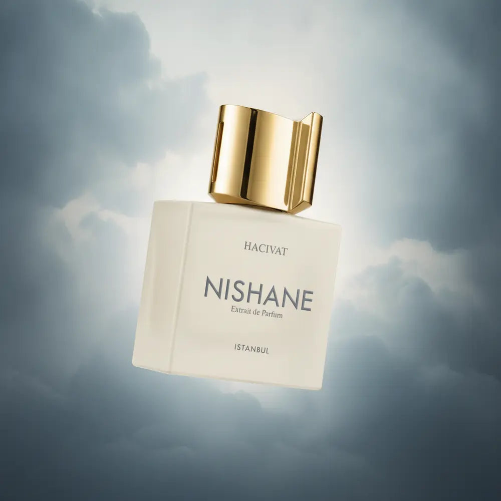 Perfume Decant Hacivat Extrait de Parfum Unissex - Nishane em composição atmosférica com iluminação sofisticada