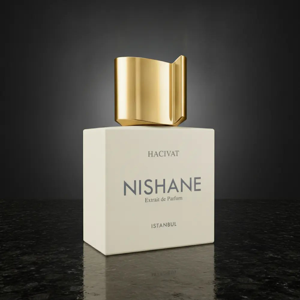 Perfume Decant Hacivat Extrait de Parfum Unissex - Nishane em composição de luxo com iluminação sofisticada
