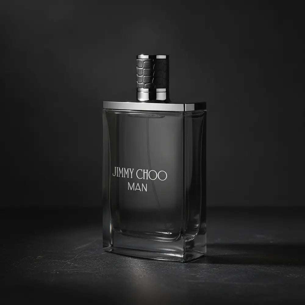 Perfume Decant Jimmy Choo Man Eau de Toilette Masculino - Jimmy Choo em composição de luxo com iluminação sofisticada