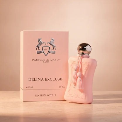 Perfume Delina Exclusif Eau de Parfum Feminino - Parfums de Marly em composição de luxo com iluminação sofisticada