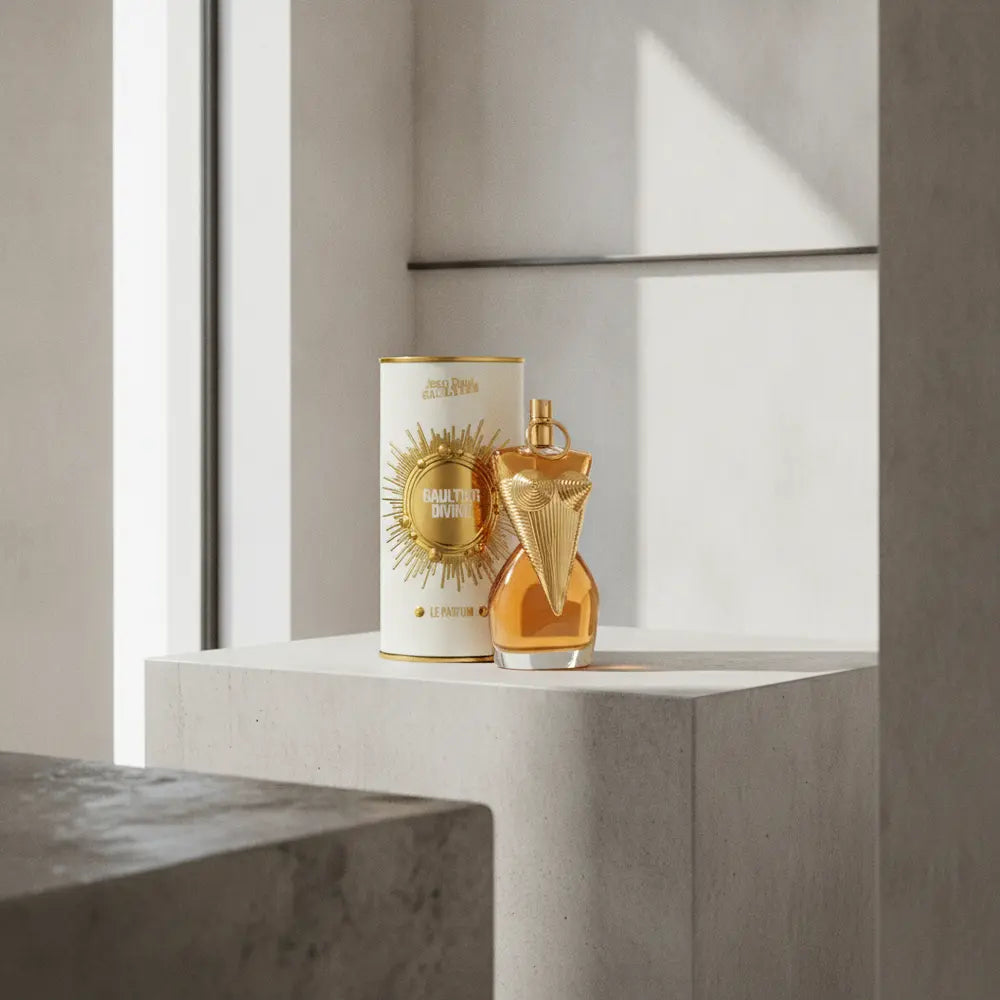 Perfume Divine Le Parfum Eau de Parfum Feminino - Jean Paul Gaultier em ambiente elegante de lifestyle