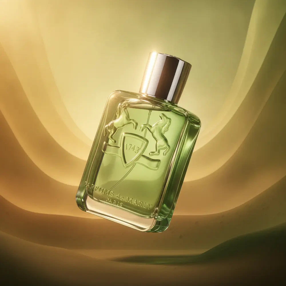 Perfume Greenley Eau de Parfum Unissex - Parfums de Marly em composição atmosférica com iluminação sofisticada