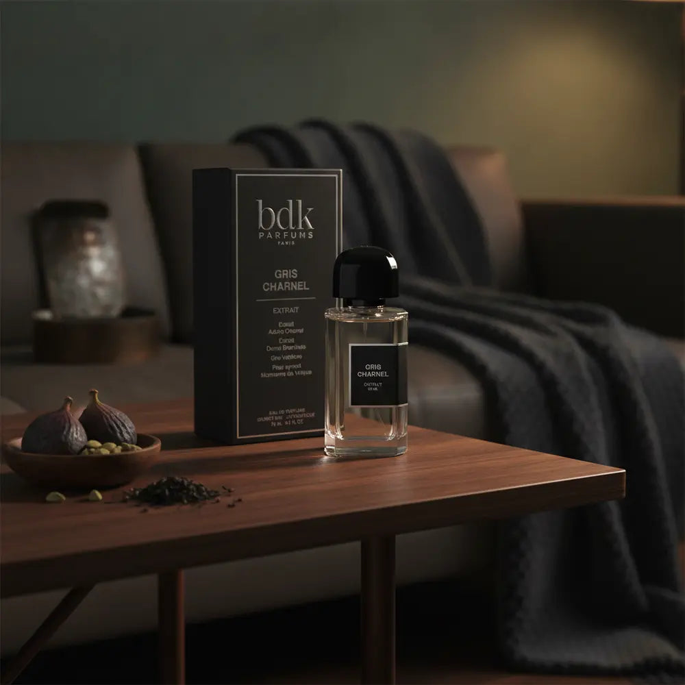 Perfume Gris Charnel Eau de Parfum Unissex - BDK Parfums em ambiente elegante de lifestyle