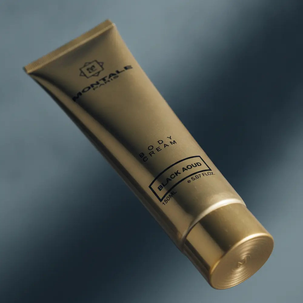 Detalhe do frasco do perfume Hidratante Corporal Black Aoud Unissex - Montale com foco no vidro e no líquido
