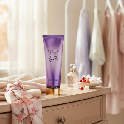 Hidratante Corporal Love Spell Floral Frutado Feminino - Victorias Secret - Universo do Perfume