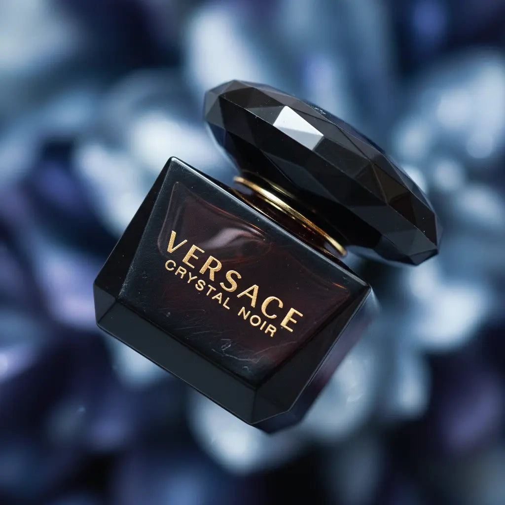Miniatura Crystal Noir Eau de Toilette Feminino - Versace - Universo do Perfume