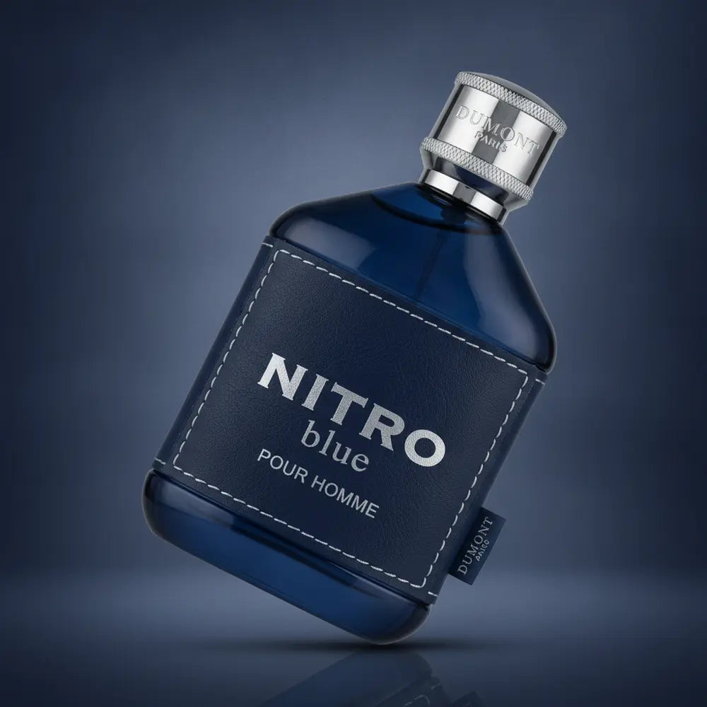Detalhe do frasco do perfume Nitro Blue Eau de Parfum Masculino - Dumont com foco no vidro e no líquido