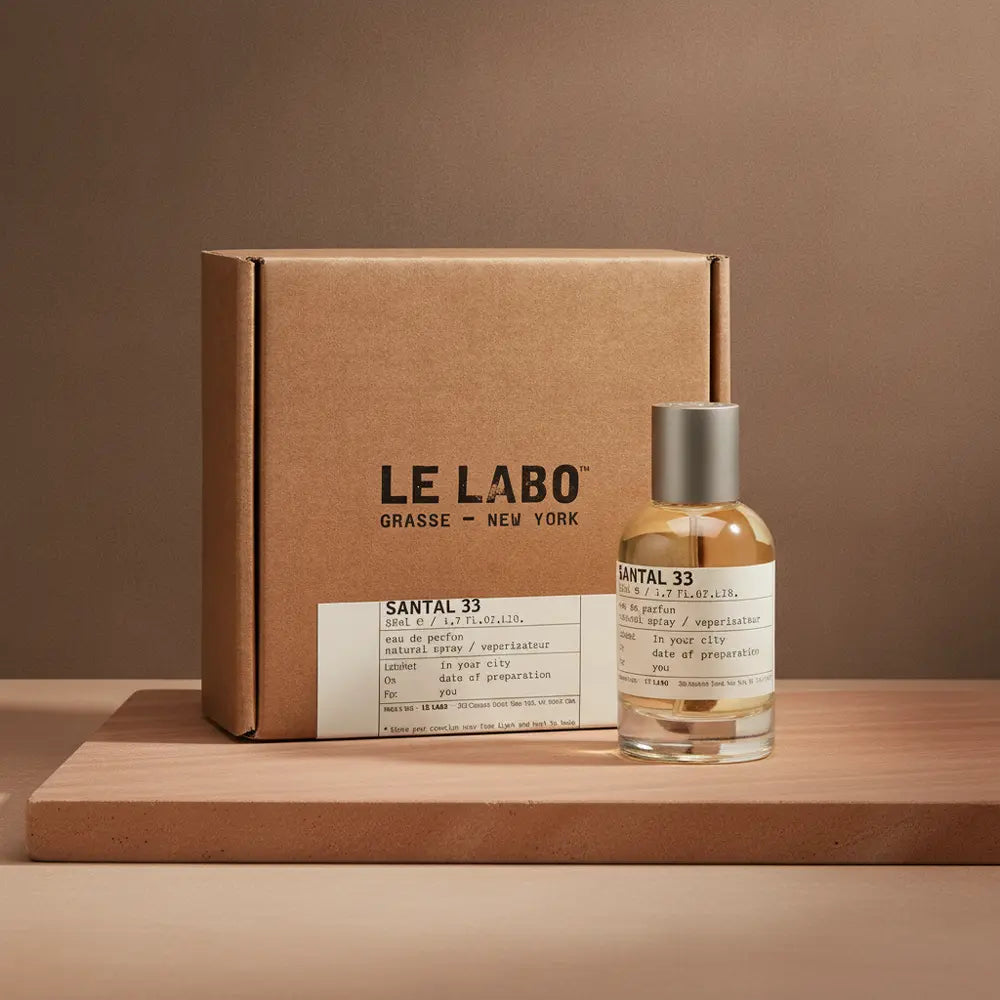 Perfume Santal 33 Eau de Parfum Unissex - Le Labo em composição de luxo com iluminação sofisticada