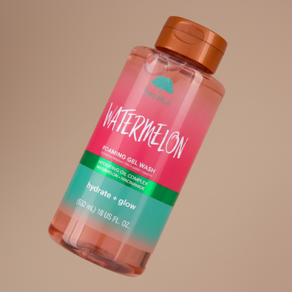 Detalhe do frasco do perfume Tree Hut Watermelon Foaming Gel Wash Sabonete Liquido - Tree Hut com foco no vidro e no líquido