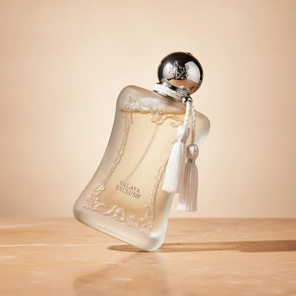 Perfume Valaya Exclusif Parfum Feminino - Parfums de Marly em composição de luxo com iluminação sofisticada